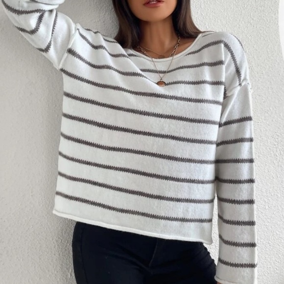 Gorgeous striped sweater - Picture 2 of 3
